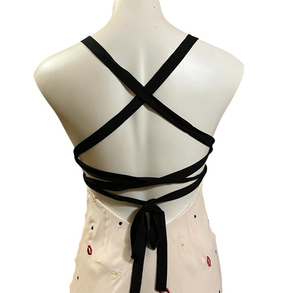 Finders Keepers Vanilla Cream Floral Kiss Chi Chi Dress lips daisies Size 4 - Picture 8 of 12